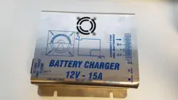 Batteri lader, 230V til 2 X 12V grupper, Marinelader 15A