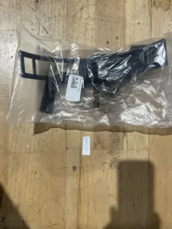 Plastholder til vægmontering af fx flasker (Osculati 50.251.05)