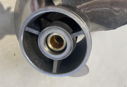 Yamaha Propel 16 1/8 X 22P, Rustfri, lettere brugt (XTO)