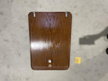 BORDPLADE MED HÆNGSLER