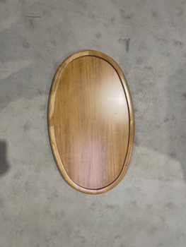 OVAL BORDPLADE AF TRÆ UDEN MONTERINGSHULLER